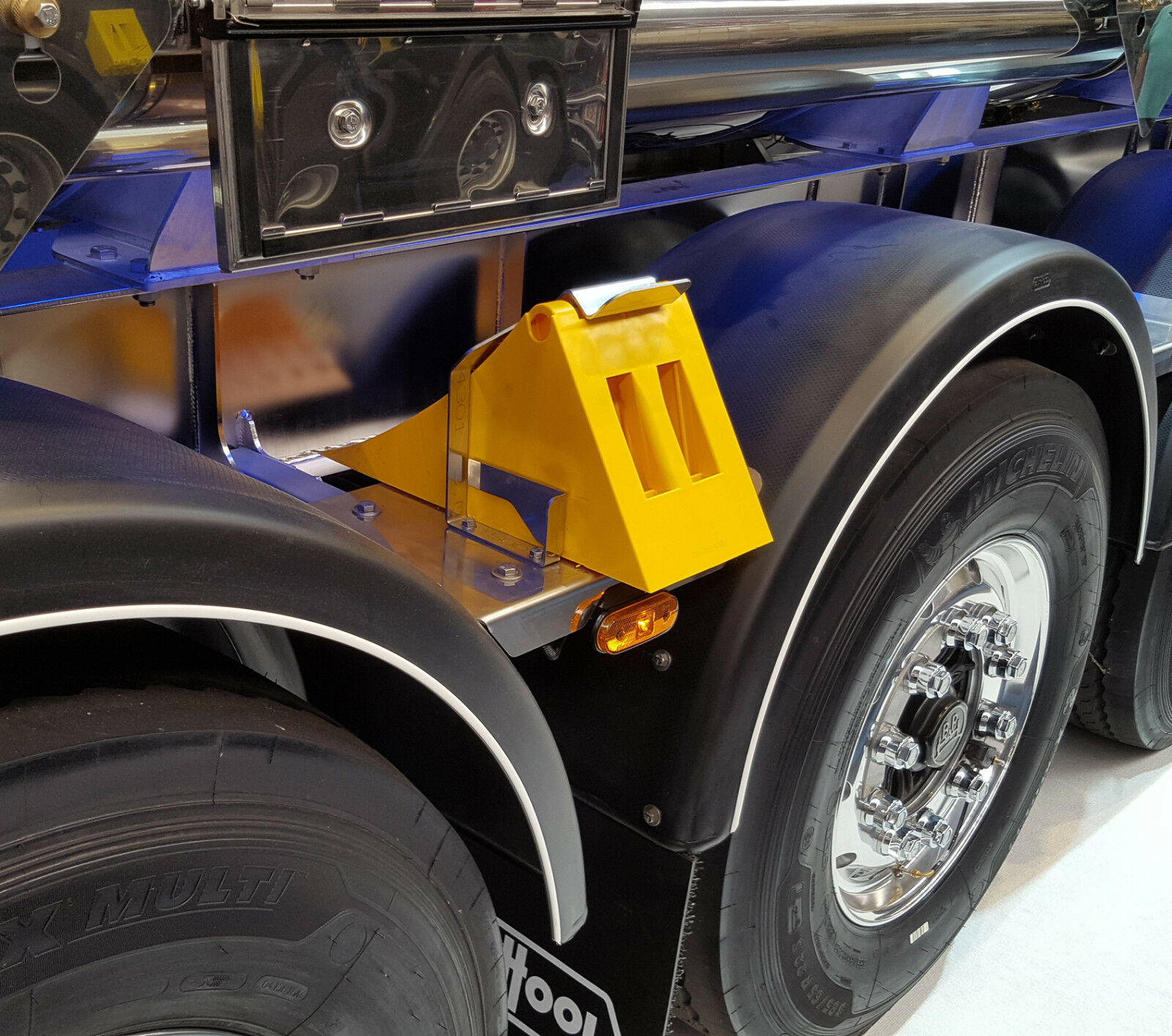 Hemmschuh + Halter LKW Unterlegkeil Polypropylen 6,5 to Anhänger Trecker - GELB